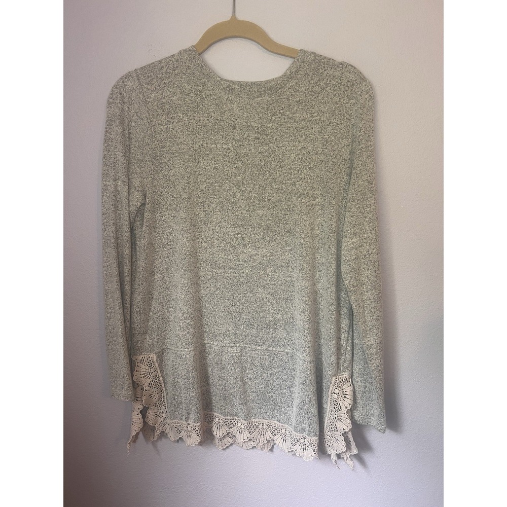 Cactus + Pearl Pink Lace Trim Gray Long Sleeve Soft Top Shirt Size Medium
